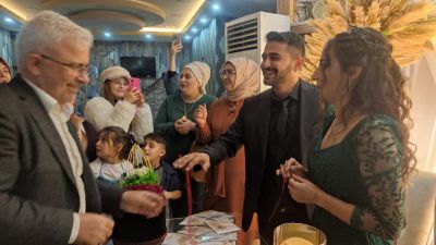 Saat ve Karaburç ailesi ile Yılmaz ve Kurt ailelerinin nişan törenleri.